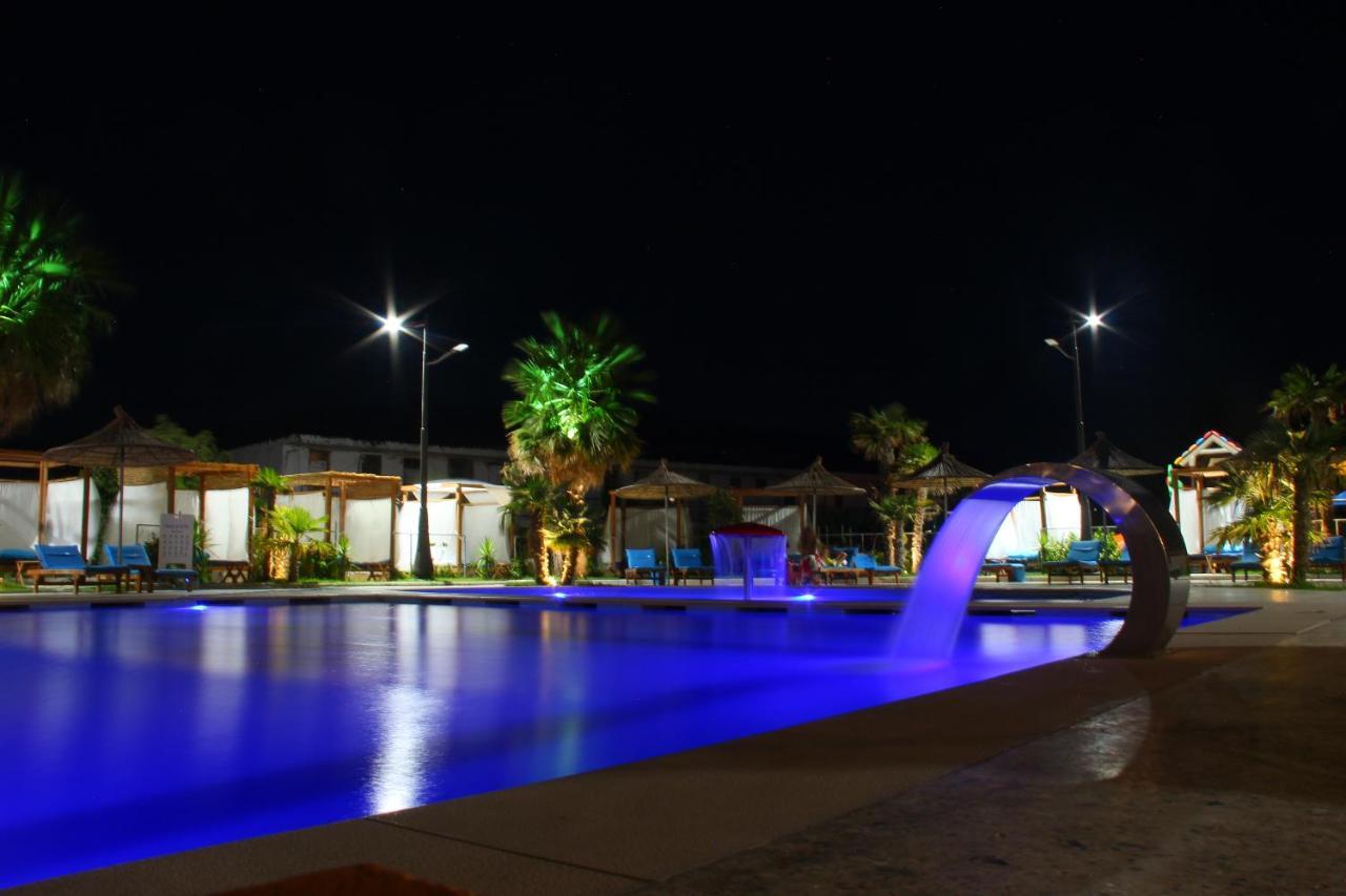 Kraal Hotel Vlorë Eksteriør billede